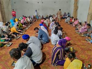 ਮਾਂ ਬਗਲਾ ਮੁਖੀ ਧਾਮ ’ਚ ਤੀਜੇ ਨਰਾਤੇ ’ਤੇ ਦਰਸ਼ਨਾਂ ਲਈ ਲੱਗੀ ਭਗਤਾਂ ਭੀੜ