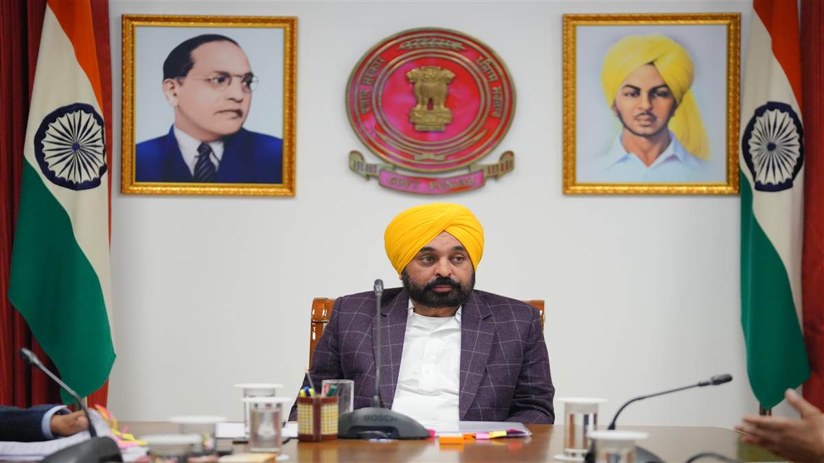 ਹੁਣ ਸਰਪੰਚਾਂ ਨੂੰ ਵਿਦੇਸ਼ ਜਾਣ ਤੋਂ ਪਹਿਲਾਂ ਸਰਕਾਰ ਤੋਂ ਲੈਣੀ ਪਵੇਗੀ ਇਜਾਜ਼ਤ, ਬਿਨਾਂ ਇਜਾਜ਼ਤ ਜਾਣ ਵਾਲਿਆਂ 'ਤੇ ਹੋਵੇੇਗੀ ਕਾਰਵਾਈ