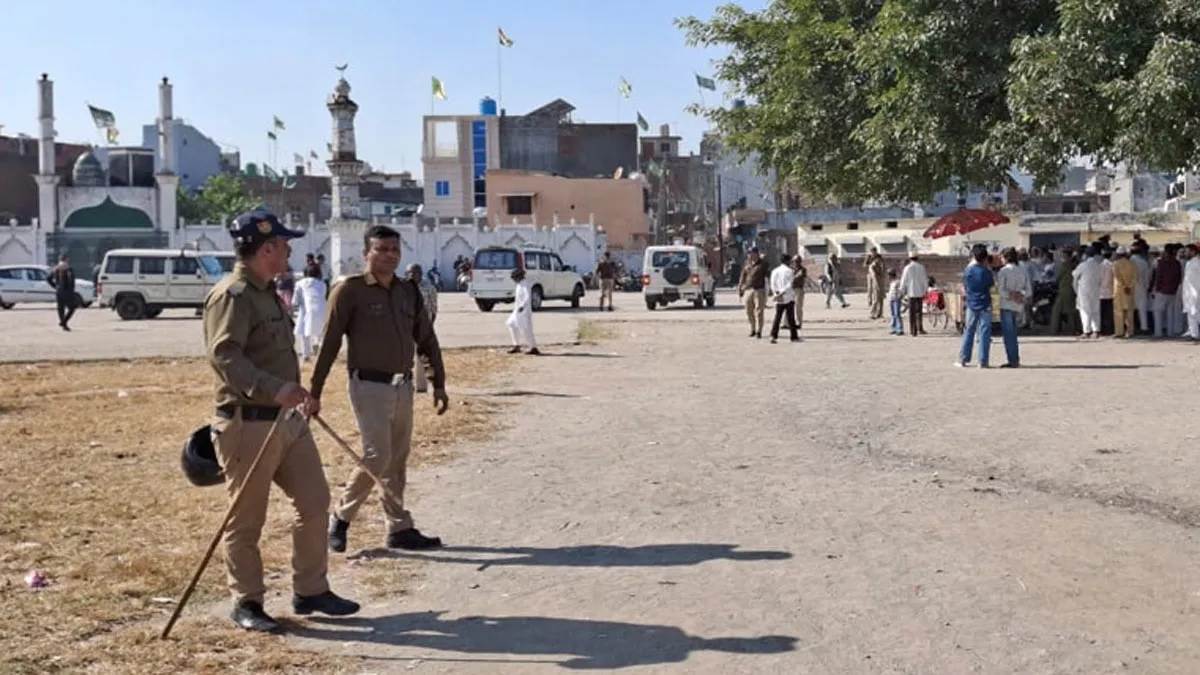 ਸਰਕਾਰੀ ਜ਼ਮੀਨ 'ਤੇ ਇਕ ਪਾਸੇ ਮੰਦਰ ਤੇ ਦੂਜੇ ਪਾਸੇ ਬਣੀ ਮਸਜਿਦ, ਅਚਾਨਕ ਹੋਈ ਕਾਰਵਾਈ ਨਾਲ ਮਚੀ ਤਰਥੱਲੀ