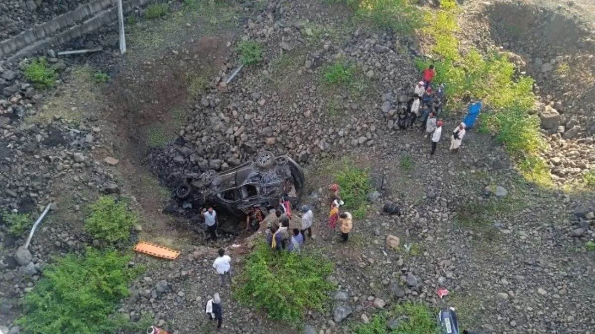 ਦਿੱਲੀ-ਮੁੰਬਈ ਐਕਸਪ੍ਰੈਸਵੇਅ 'ਤੇ ਭਿਆਨਕ ਹਾਦਸਾ, ਰਤਲਾਮ 'ਚ ਬੇਕਾਬੂ ਕਾਰ ਡਿੱਗੀ ਖੱਡ 'ਚ; ਪੰਜ ਲੋਕਾਂ ਦੀ ਮੌਤ