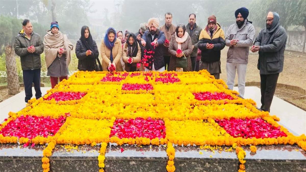 ਸਵਰਗੀ ਐੱਮਪੀ ਚੌਧਰੀ ਸੰਤੋਖ ਸਿੰਘ ਦੀ ਤੀਜੀ ਬਰਸੀ ’ਤੇ ਕਾਂਗਰਸੀਆਂ ਵੱਲੋਂ ਸ਼ਰਧਾਂਜਲੀ