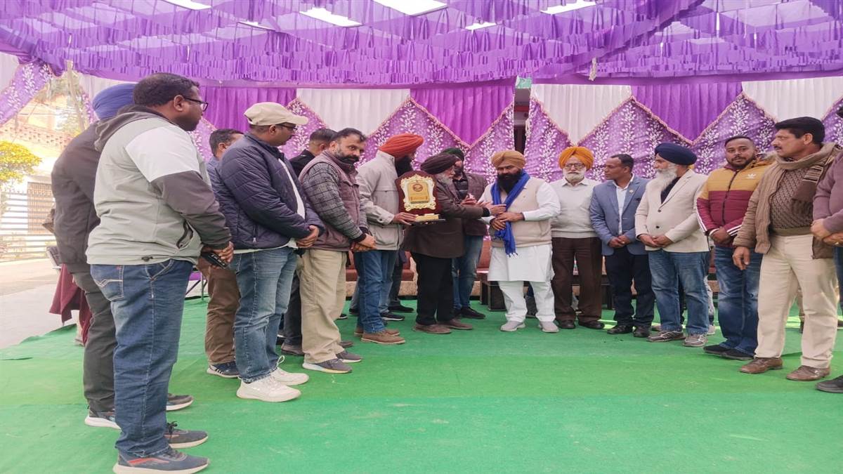 ਰੁਜ਼ਗਾਰ ਤੇ ਇਲਾਕਾ ਨਿਵਾਸੀਆਂ ਦੇ ਵਿਕਾਸ ਲਈ ਮੰਗ-ਪੱਤਰ