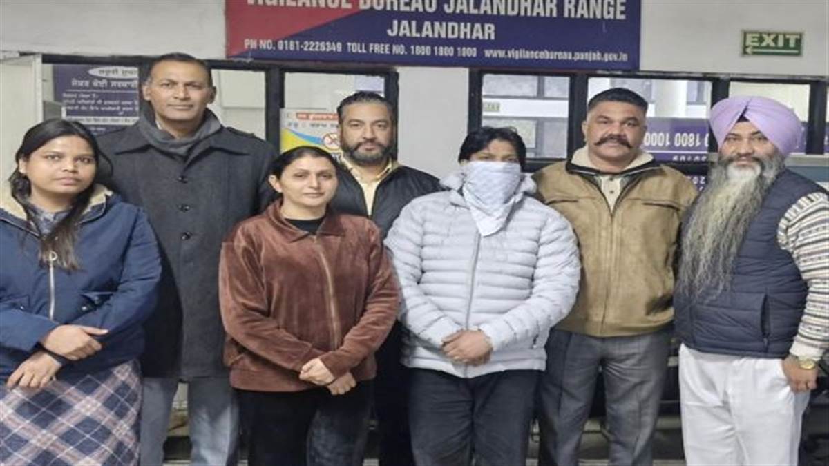 Jalandhar News : ਵਿਜੀਲੈਂਸ ਬਿਊਰੋ ਨੇ ਠੇਕਾ ਆਧਾਰਤ ਕਰਮਚਾਰੀ ਨੂੰ 4000 ਰੁਪਏ ਰਿਸ਼ਵਤ ਲੈਂਦਿਆਂ ਰੰਗੇ ਹੱਥੀਂ ਕੀਤਾ ਕਾਬੂ