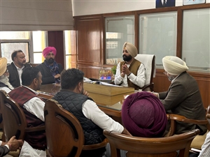 Punjab News : ਲਾਲਜੀਤ ਸਿੰਘ ਭੁੱਲਰ ਵੱਲੋਂ ਓਵਰਲੋਡ ਗੱਡੀਆਂ ਤੇ ਦੂਜੇ ਸੂਬਿਆਂ ਤੋਂ ਗ਼ੈਰ-ਕਾਨੂੰਨੀ ਢੰਗ ਨਾਲ ਆਉਣ ਵਾਲੇ ਟਰੱਕਾਂ ਵਿਰੁੱਧ ਸਖ਼ਤ ਕਾਰਵਾਈ ਦੇ ਨਿਰਦੇਸ਼