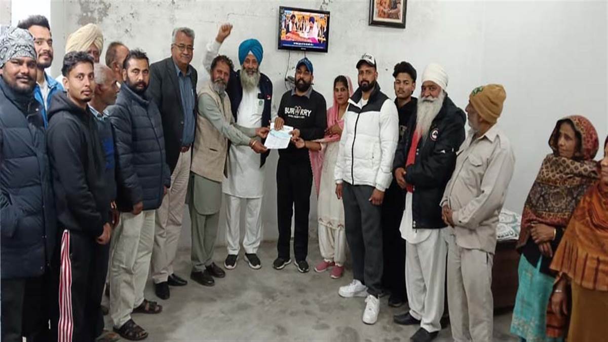 ਰਾਮ ਨਗਰ ਦੀ ਪੰਚਾਇਤ ਨੂੰ 1 ਲੱਖ ਰੁਪਏ ਦੀ ਗਰਾਂਟ ਦਿੱਤੀ