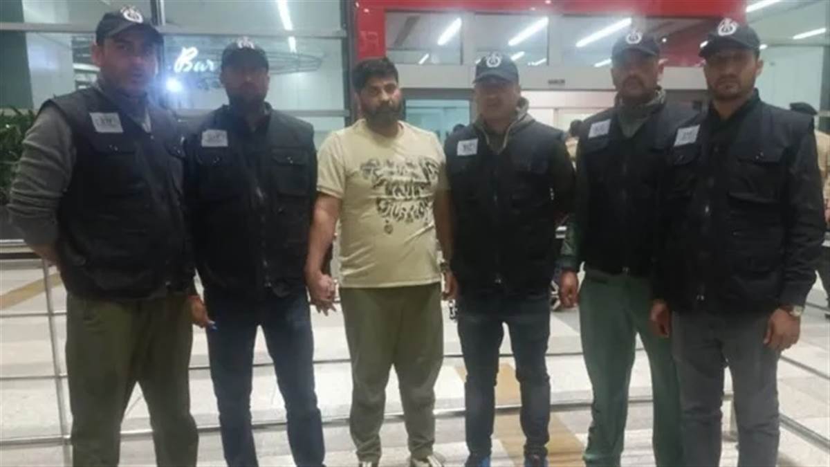 ਵਿਦੇਸ਼ਾਂ ਤੋਂ ਚੱਲ ਰਹੇ ਗੈਂਗਸਟਰਾਂ ਦਾ ਨੈੱਟਵਰਕ ਤੋੜ ਰਹੀ STF; 63 ਲੁੱਕ ਆਊਟ ਸਰਕੂਲਰ ਅਤੇ 20 ਰੈੱਡ ਕਾਰਨਰ ਨੋਟਿਸ ਜਾਰੀ