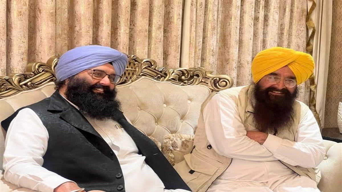ਮਰਹੂਮ ਪਿਤਾ ਜਗਦੇਵ ਸਿੰਘ ਖੁੱਡੀਆਂ ਦੇ ਪਦ ਚਿੰਨ੍ਹਾਂ ’ਤੇ ਚਲਦਿਆਂ ਲੰਬੇ ਸਮੇਂ ਤੋਂ ਗੁਰਮੀਤ ਸਿੰਘ ਖੁੱਡੀਆਂ ਕਰ ਰਹੇ ਹਨ ਲੋਕ ਸੇਵਾ, ਕਿਹਾ- ਪਿਤਾ ਦੇ ਅਧੂਰੇ ਸੁਪਨੇ ਕਰਾਂਗਾ ਪੂਰੇ