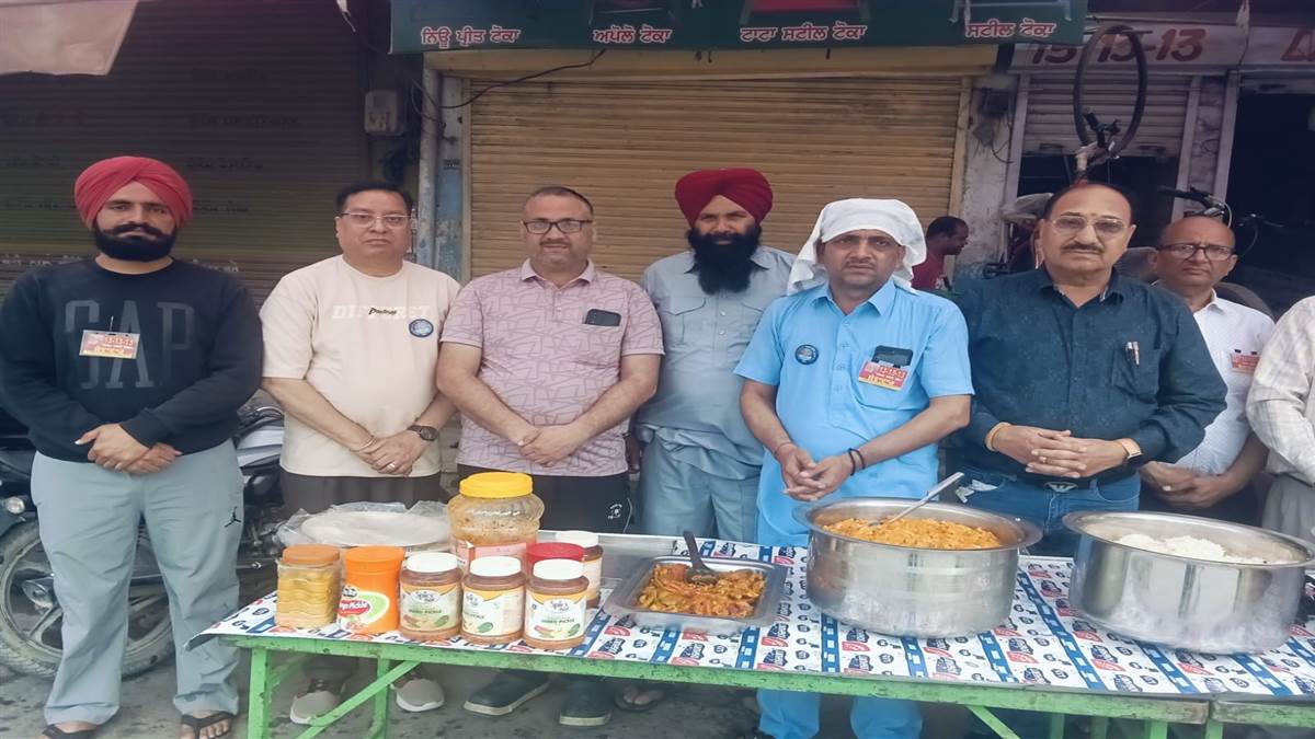 ਚੇਤ ਮਹੀਨੇ ਦੀ ਸੰਗਰਾਂਦ ਮੌਕੇ ਵਰਤਾਇਆ ਲੰਗਰ