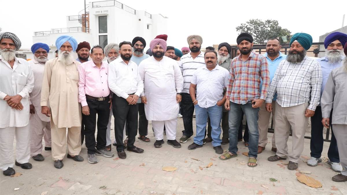 ਅਨਾਜ ਮੰਡੀ ’ਚ ਨਵੇਂ ਤਿਆਰ ਕੀਤੇ ਸ਼ੈੱਡ ਦਾ ਉਦਘਾਟਨ