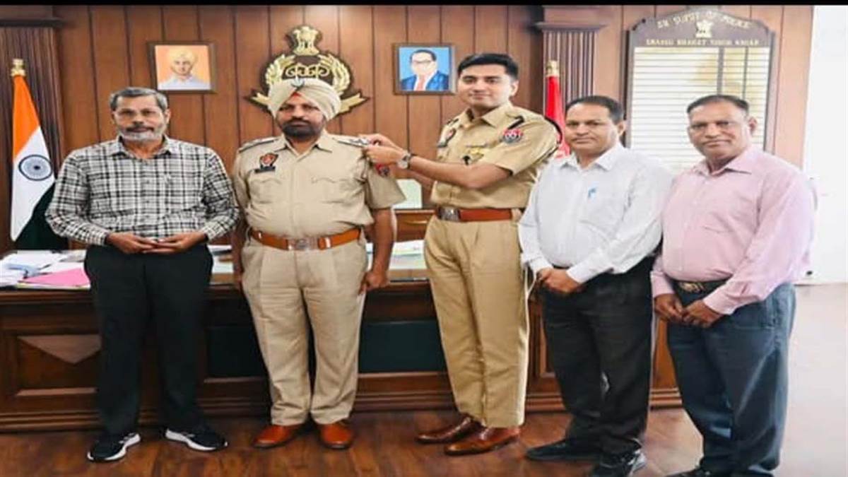 ਐੱਸਐੱਸਪੀ ਨੇ ਐੱਸਆਈ ਨੂੰ ਦਿੱਤੀ ਵਿਭਾਗੀ ਤਰੱਕੀ