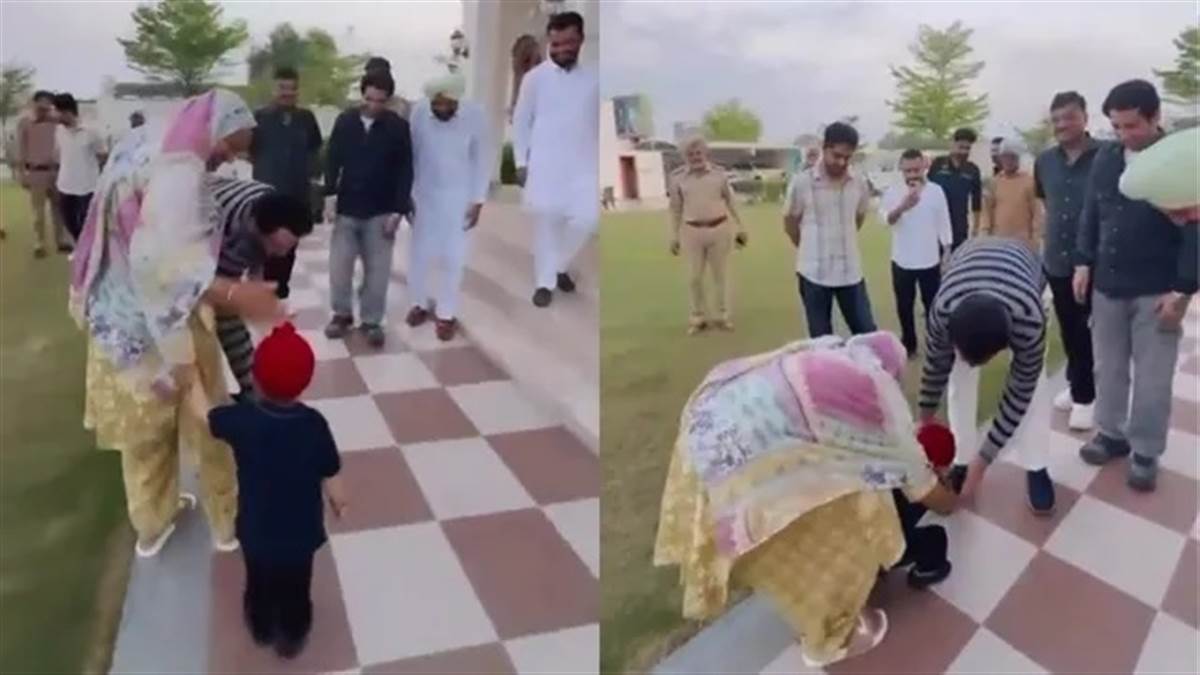 ਰਾਤ ਮਾਨਸਾ 'ਚ ਸਟੇਜ 'ਤੇ ਭਾਵੁਕ ਹੋਏ ਗੁਰਦਾਸ ਮਾਨ; ਸਵੇਰੇ ਪਿੰਡ ਮੂਸਾ ਪਹੁੰਚੇ, ਛੋਟੇ ਸਿੱਧੂ ਦੇ ਪੈਰ ਛੂਹ ਕੇ ਬੋਲੇ- 'ਹੂ-ਬ-ਹੂ'