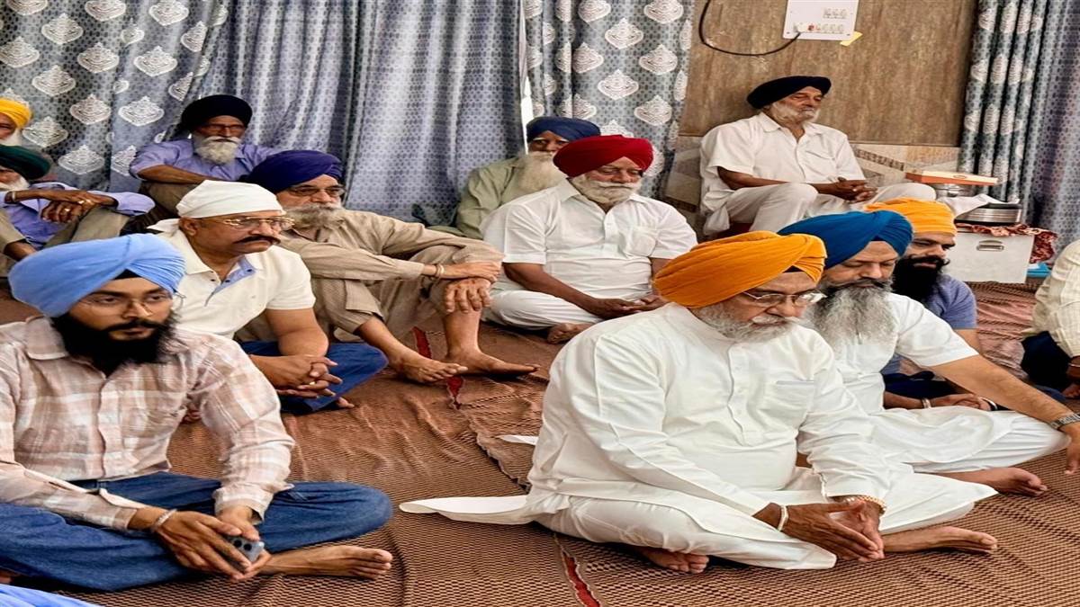 ਗੁਰਦੁਆਰਾ ਸਾਹਿਬ ਦੇ ਦੀਵਾਨ ਹਾਲ ਦੀ ਪੰਜ ਪਿਆਰਿਆਂ ਨੇ ਰੱਖੀ ਨੀਂਹ