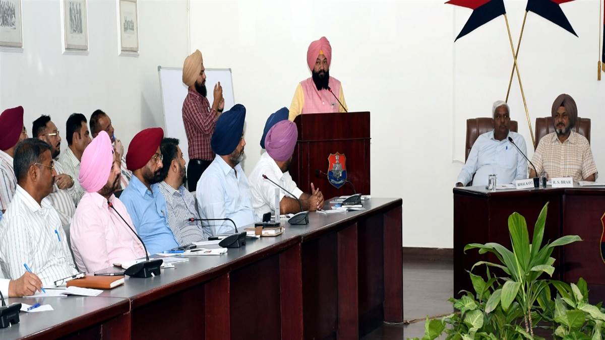 ਸ਼ਿਕਾਇਤਾਂ ਦਾ ਤੇਜ਼ੀ ਨਾਲ ਕੀਤਾ ਜਾ ਰਿਹੈ ਨਿਬੇੜਾ : ਗੜ੍ਹੀ