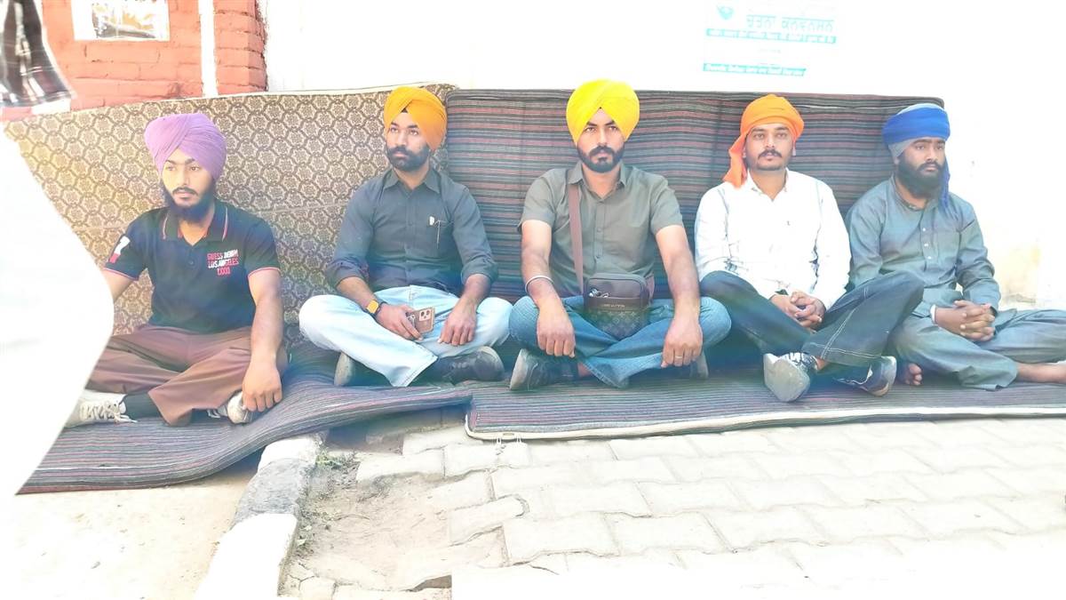 ਪਾਵਰਕਾਮ ਦੇ ਮੁੱਖ ਗੇਟ ਅੱਗੇ ਪੰਜ ਨੌਜਵਾਨਾਂ ਨੇ ਕੀਤੀ ਭੁੱਖ ਹੜਤਾਲ ਸ਼ੁਰੂ