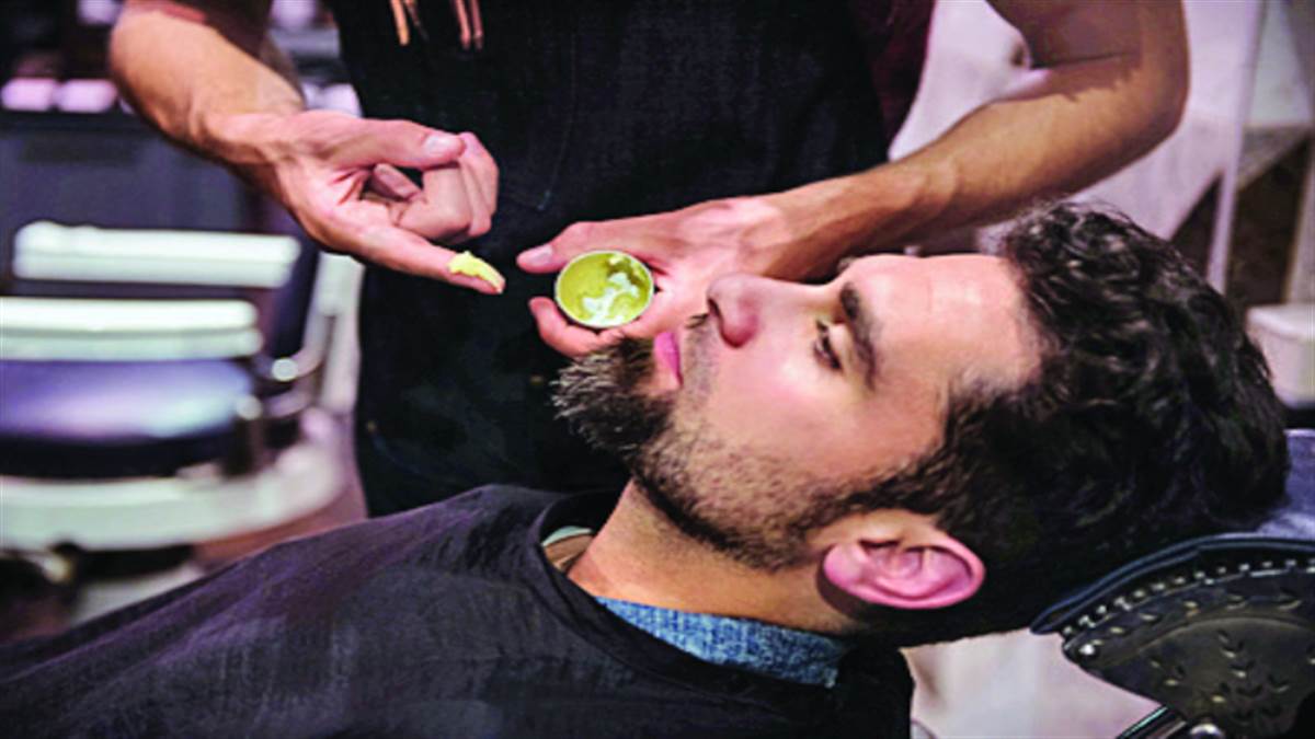 ਹੁਣ ਸਿਰਫ਼ ਸ਼ੇਵਿੰਗ ਤੱਕ ਸੀਮਤ ਨਹੀਂ ਰਹੇ ਮਰਦ; ਪਾਰਲਰਾਂ 'ਚ ਕਰਵਾ ਰਹੇ ਹਨ ਸਪਾ ਤੇ ਫੇਸ਼ੀਅਲ, ਬਦਲ ਗਿਆ 'ਸੈਲਫ ਕੇਅਰ' ਦਾ ਅੰਦਾਜ਼