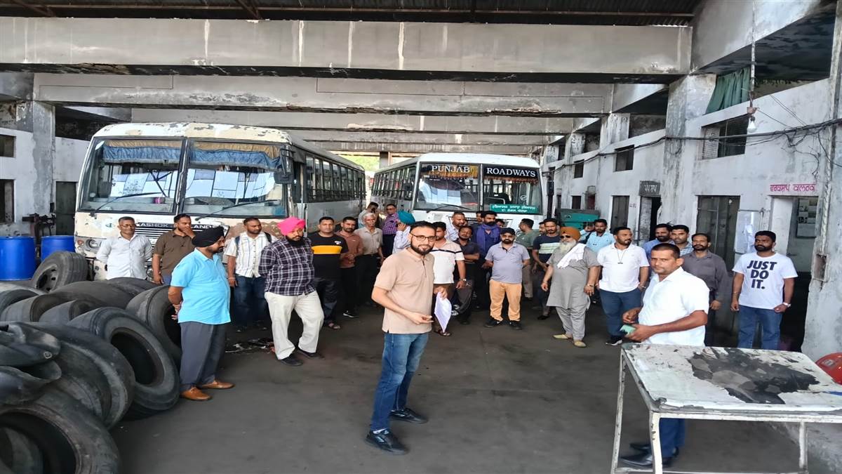PUNBUS/PRTC ਕੱਚੇ ਮੁਲਾਜ਼ਮਾਂ ਵੱਲੋਂ ਹੁਸ਼ਿਆਰਪੁਰ ਡਿਪੂ ਵਿਖੇ ਗੇਟ ਰੈਲੀ, ਦਿੱਤੀ ਸੰਘਰਸ਼ ਤੇਜ਼ ਕਰਨ ਦੀ ਚਿਤਾਵਨੀ