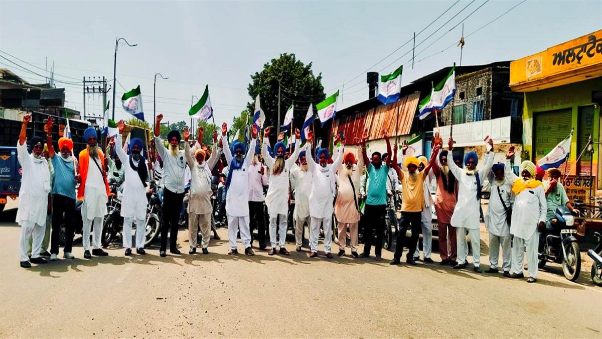 ਭਾਰਤ-ਅਮਰੀਕਾ ਮੁਕਤ ਵਪਾਰ ਸਮਝੌਤੇ ਖ਼ਿਲਾਫ਼ ਭੜਕੇ ਕਿਸਾਨ, ਬਟਾਲਾ ਦੀਆਂ ਸੜਕਾਂ 'ਤੇ ਉਤਰਿਆ ਹਜ਼ਾਰਾਂ ਮੋਟਰਸਾਈਕਲਾਂ ਦਾ ਸੈਲਾਬ
