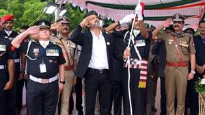ਆਜ਼ਾਦੀ ਦਿਵਸ 'ਤੇ CM ਵਿਜੇ ਦਾ ਵੱਡਾ ਐਲਾਨ : 15 ਸਤੰਬਰ ਤੋਂ ਸਰਕਾਰ ਨਵਜੰਮੇ ਬੱਚਿਆਂ ਨੂੰ ਦੇਵੇਗੀ ਸੋਨੇ ਦੀਆਂ ਮੁੰਦਰੀਆਂ; ਜਾਣੋ ਕਿਸ-ਕਿਸ ਨੂੰ ਮਿਲੇਗਾ ਲਾਭ ?
