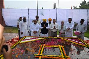 ਖਟਕੜ ਕਲਾਂ ਵਿਖੇ ਸ਼ਹੀਦ ਭਗਤ ਸਿੰਘ ਦੀ ਯਾਦਗਾਰ 'ਤੇ ਨਤਮਸਤਕ ਹੋਏ ਕੈਬਨਿਟ ਮੰਤਰੀ ਹਰਜੋਤ ਬੈਂਸ, ਪੰਜਾਬ ਸਰਕਾਰ ਸ਼ਹੀਦਾਂ ਦੇ ਸੁਪਨਿਆਂ ਨੂੰ ਪੂਰਾ ਕਰਨ ਲਈ ਵਚਨਬੱਧ