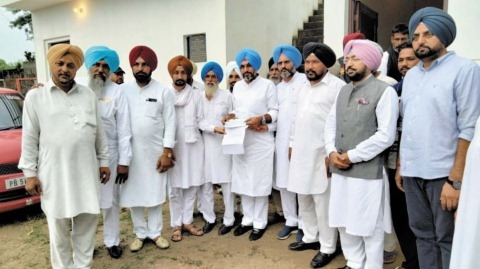 ਵਿਧਾਇਕ ਲੱਖਾ ਵੱਲੋਂ ਮਾਂਹਪੁਰ ਲਈ 8.25 ਲੱਖ ਦਾ ਚੈੱਕ ਭੇਟ