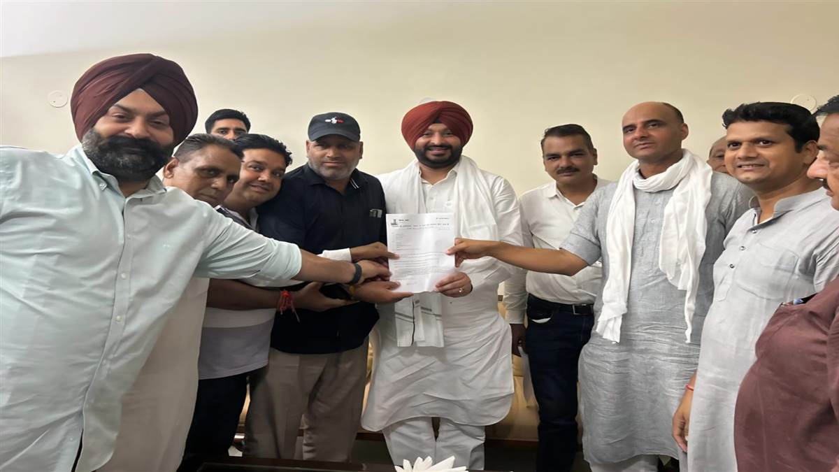 ਵਿਧਾਇਕ ਜਾਖੜ ਨੇ ਕੇਂਦਰੀ ਰੇਲ ਰਾਜ ਮੰਤਰੀ ਬਿੱਟੂ ਨੂੰ ਸੌਂਪਿਆ ਮੰਗ ਪੱਤਰ