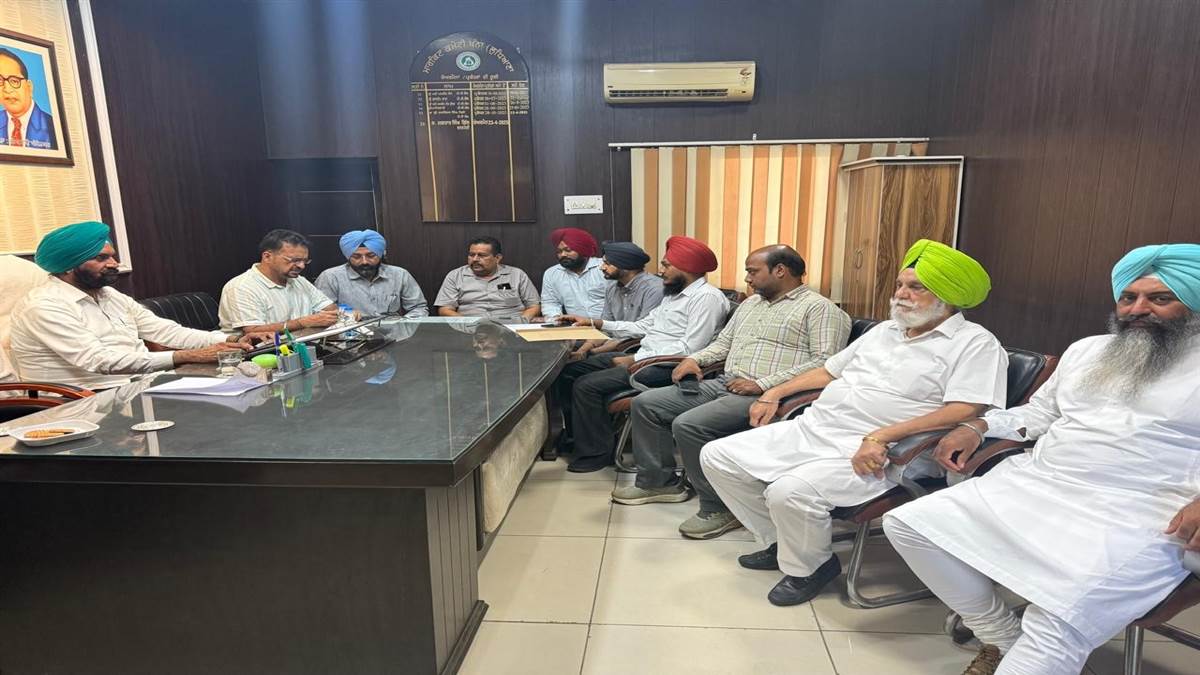 ਨਾਲੋ-ਨਾਲ ਖ਼ਰੀਦ ਲਈ ਮੰਡੀਆਂ ’ਚ ਸੁੱਕਾ ਝੋਨਾ ਲੈ ਕੇ ਆਉਣ ਕਿਸਾਨ