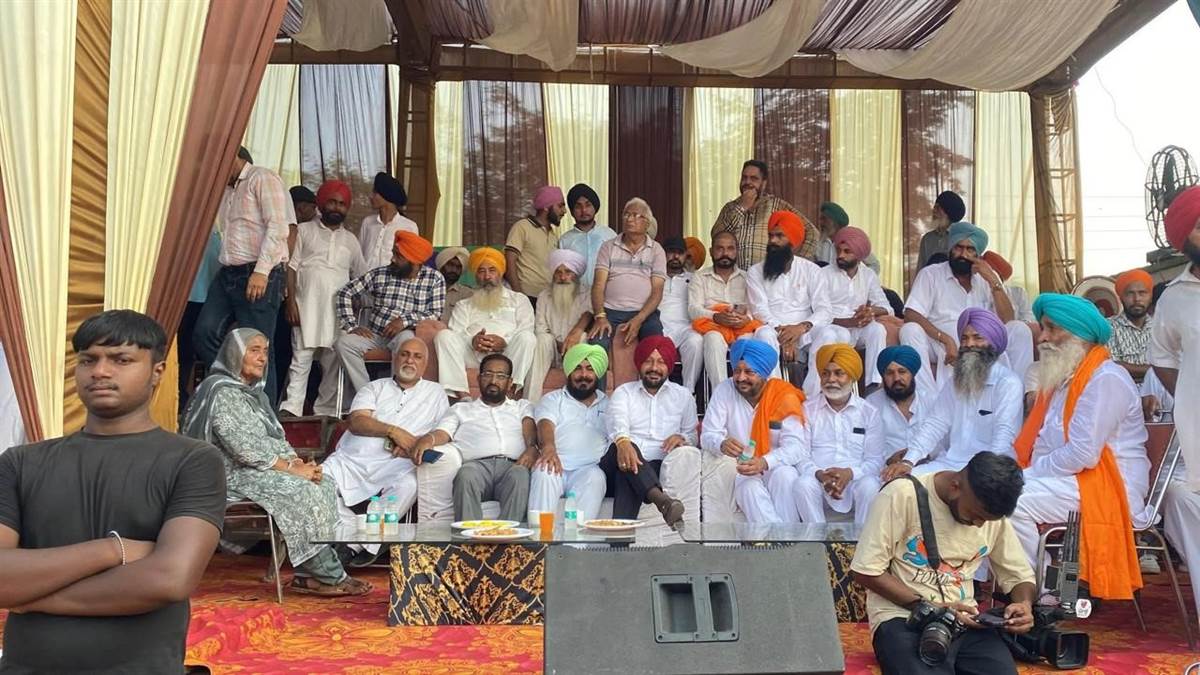 ਬਾਬਾ ਰੋਡੂ ਯਾਦਗਾਰੀ ਮੇਲੇ ’ਚ ਡਾ. ਮਨੋਹਰ ਹਮਾਇਤੀਆਂ ਸਣੇ ਹੋਏ ਨਤਮਸਤਕ