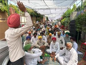 ਕਿਸਾਨਾਂ ਦੇ ਰੋਹ ਨੂੰ ਦੇਖਦਿਆਂ ਕੁਰਕੀ ਕਰਨ ਨਹੀਂ ਪਹੁੰਚੇ ਬੈਂਕ ਦੇ ਅਧਿਕਾਰੀ