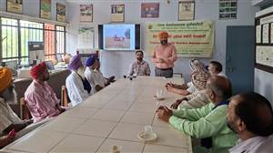 ਪਿੰਡ ਸਲੇਮਪੁਰ ’ਚ ਝੋਨੇ ਦੀ ਪਰਾਲੀ ਪ੍ਰਬੰਧਨ ਸਬੰਧੀ ਸਿਖਲਾਈ ਕਰਵਾਈ