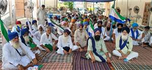 ਕਿਸਾਨ ਮਜ਼ਦੂਰ ਸੰਘਰਸ਼ ਕਮੇਟੀ ਵੱਲੋਂ ਖੇਤੀਬਾੜੀ ਮੰਤਰੀ ਗੁਰਮੀਤ ਖੁੱਡੀਆਂ ਦੇ ਘਰ ਅੱਗੇ ਧਰਨਾ ਜਾਰੀ
