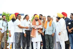 ਮੁੱਖ ਮੰਤਰੀ ਨੇ ਕਿੱਕਲੀ ਸੁਣਾ ਵਿਰੋਧੀਆਂ ਨੂੰ ਲਗਾਏ ਰਗੜੇ