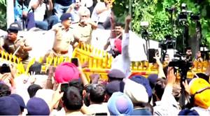 ਚੰਡੀਗੜ੍ਹ ’ਚ ਪੰਜਾਬ ਕਾਂਗਰਸ ਦਾ ਹਿੰਸਕ ਪ੍ਰਦਰਸ਼ਨ, ਪਾਇਲਟ-ਵੜਿੰਗ ਤੇ ਬਾਜਵਾ ਸਮੇਤ ਕਈ ਆਗੂ ਹਿਰਾਸਤ ’ਚ