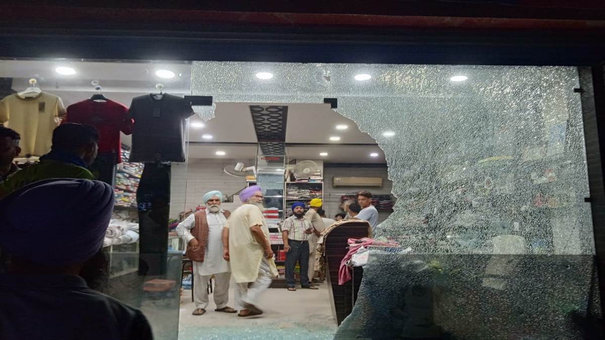 Batala Breaking : ਰੈਡੀਮੇਡ ਸ਼ੋਰੂਮ 'ਤੇ ਫਾਇਰਿੰਗ, ਮਾਲਕ ਗੰਭੀਰ ਜ਼ਖ਼ਮੀ