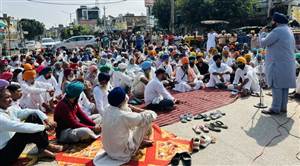 ਝੋਟਾ ਦੇ ਹੋਏ ਕਤਲ ਦੇ ਰੋਸ ਵਜੋਂ ਮੇਨ ਚੌਕ ‘ਚ ਧਰਨਾ ਦਿੱਤਾ