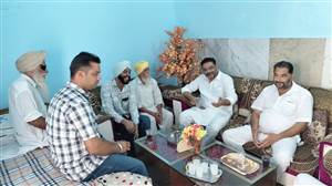 ਰਵੀਨੰਦਨ ਬਾਜਵਾ ਨੇ ਵਰਕਰਾਂ ਨੂੰ ਸਰਕਾਰ ਦੀਆਂ ਨਾਕਾਮੀਆਂ ਨੂੰ ਘਰ-ਘਰ ਤੱਕ ਪਹੁੰਚਾਉਣ ਲਈ ਆਖਿਆ