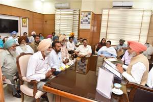 ਚੀਮਾ ਨੇ ਮੁਲਾਜ਼ਮ ਯੂਨੀਅਨਾਂ ਨਾਲ ਕੀਤੀ ਮੀਟਿੰਗ; ਸਮਾਂਬੱਧ ਹੱਲ ਦਾ ਦਿੱਤਾ ਭਰੋਸਾ