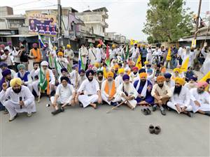ਪਰਮਿੰਦਰ ਸਿੰਘ ਝੋਟੇ ਦੇ ਕਤਲ ਦੇ ਰੋਸ ਵਜੋਂ ਮੱਲਾਂਵਾਲਾ ਮੁਕੰਮਲ ਬੰਦ