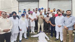 ਸ਼੍ਰੋਮਣੀ ਅਕਾਲੀ ਦਲ ਨੇ ਭਗਵੰਤ ਮਾਨ ਦਾ ਪੁਤਲਾ ਫੂਕ ਪਰਮਿੰਦਰ ਸਿੰਘ ਝੋਟਾ ਨੂੰ ਭੇਟ ਕੀਤੀ ਸ਼ਰਧਾਂਜਲੀ