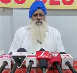 ਢਾਈ ਕਿੱਲੇ ਜ਼ਮੀਨ ਲਈ ਹੈਂਡੀਕੈਪ ਬਜ਼ੁਰਗ ਕਿਸਾਨ ਨੂੰ ਡਰਾਇਆ ਜਾ ਰਿਹੈ