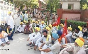ਪਰਵਿੰਦਰ ਸਿੰਘ ਝੋਟਾ ਦੇ ਹੱਕ ’ਚ ਕਿਸਾਨਾਂ ਤੇ ਮਜ਼ਦੂਰਾਂ ਵੱਲੋਂ ਰੋਸ ਮਾਰਚ