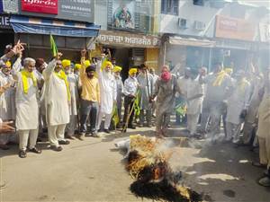ਪਰਵਿੰਦਰ ਝੋਟੇ ਦੀ ਹੱਤਿਆ ਦੇ ਵਿਰੋਧ ਵਿੱਚ ਫੂਕੀ ਸਰਕਾਰ ਦੀ ਅਰਥੀ