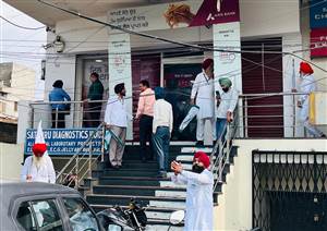 ਲੀਡ : ਤਰਨਤਾਰਨ ’ਚ ਪੰਜਾਬ ਬੰਦ ਨੂੰ ਮਿਲਿਆ ਭਰਵਾਂ ਹੁੰਗਾਰਾ, ਵੱਡੀ ਗਿਣਤੀ ਵਪਾਰਕ ਅਦਾਰੇ ਰਹੇ ਬੰਦ