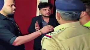 ਪੱਬ ’ਚ ਹੰਗਾਮਾ ਤੇ ਇੰਸਪੈਕਟਰ ਨੂੰ ਥੱਪੜ ਮਾਰਨ ਵਾਲੇ IAS ਦਾ ਤਬਾਦਲਾ, ਵਧਦੇ ਵਿਵਾਦ ਮਗਰੋਂ ਪ੍ਰਸ਼ਾਸਨ ਨੇ ਲਿਆ ਵੱਡਾ ਐਕਸ਼ਨ