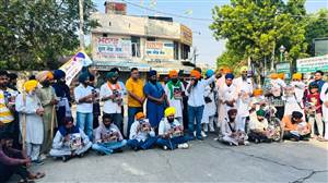 ਪਰਵਿੰਦਰ ਸਿੰਘ ਝੋਟਾ ਦੇ ਕਤਲ ਦੇ ਮਾਮਲੇ ਨੂੰ ਲੈ ਕੇ ਪੰਜਾਬ ਬੰਦ ਨੂੰ ਫ਼ਰੀਦਕੋਟ ’ਚ ਮਿਲਿਆ ਸਮਰਥਨ, ਬਾਜ਼ਾਰ ਬੰਦ