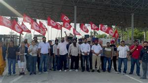 ਟੋਲ ਪਲਾਜ਼ਾ ਵਰਕਰਜ਼ ਯੂਨੀਅਨ ਦਾ ਵੱਡਾ ਐਲਾਨ: ਪਰਵਿੰਦਰ ਝੋਟਾ ਕਤਲ ਕਾਂਡ ਦੇ ਵਿਰੋਧ ’ਚ ਪੰਜਾਬ ਦੇ ਟੋਲ ਪਲਾਜ਼ੇ ਕੀਤੇ ਅਣਮਿੱਥੇ ਸਮੇਂ ਲਈ ਫ੍ਰੀ
