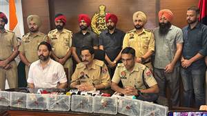 ਵੱਡੀ ਵਾਰਦਾਤ ਦੀ ਸਾਜ਼ਿਸ਼ ਨਾਕਾਮ, ਮੁਹਾਲੀ 'ਚ ਹਥਿਆਰਾਂ ਦੇ ਸੌਦਾਗਰ ਗ੍ਰਿਫ਼ਤਾਰ; ਤਿੰਨ ਮੁਲਜ਼ਮਾਂ ਕੋਲੋਂ 10 ਪਿਸਤੌਲ ਜ਼ਪਤ