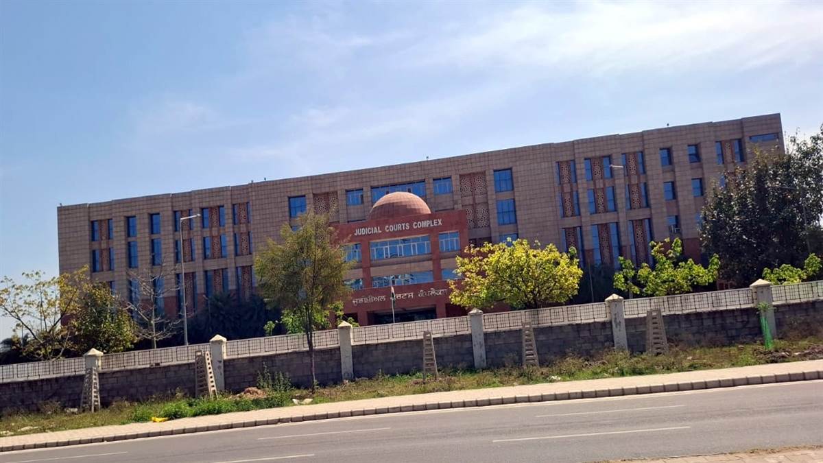 ਸੁਖਗੜ੍ਹ ਪਿੰਡ ਦੀ ਸਾਂਝੀ ਜ਼ਮੀਨ 'ਤੇ ਨਾਜਾਇਜ਼ ਦਖ਼ਲ ਅਤੇ ਉਸਾਰੀ 'ਤੇ ਤੁਰੰਤ ਅੰਤ੍ਰਿਮ ਰੋਕ