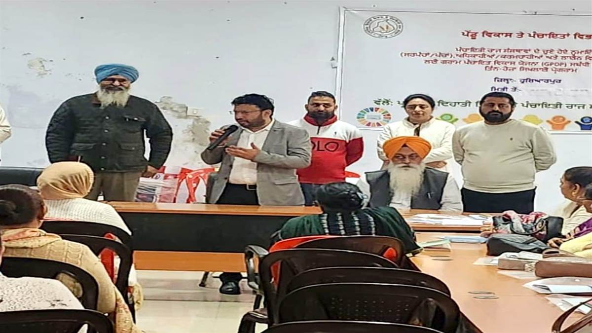 ਜਦੋਂ ਪੰਚਾਇਤਾਂ ਮਜ਼ਬੂਤ ਹੁੰਦੀਆਂ ਹਨ ਤਾਂ ਪਿੰਡ ਖ਼ੁਦ-ਬ-ਖ਼ੁਦ ਅੱਗੇ ਵੱਧਦੇ ਹਨ : ਡਾ. ਰਵਜੋਤ ਸਿੰਘ