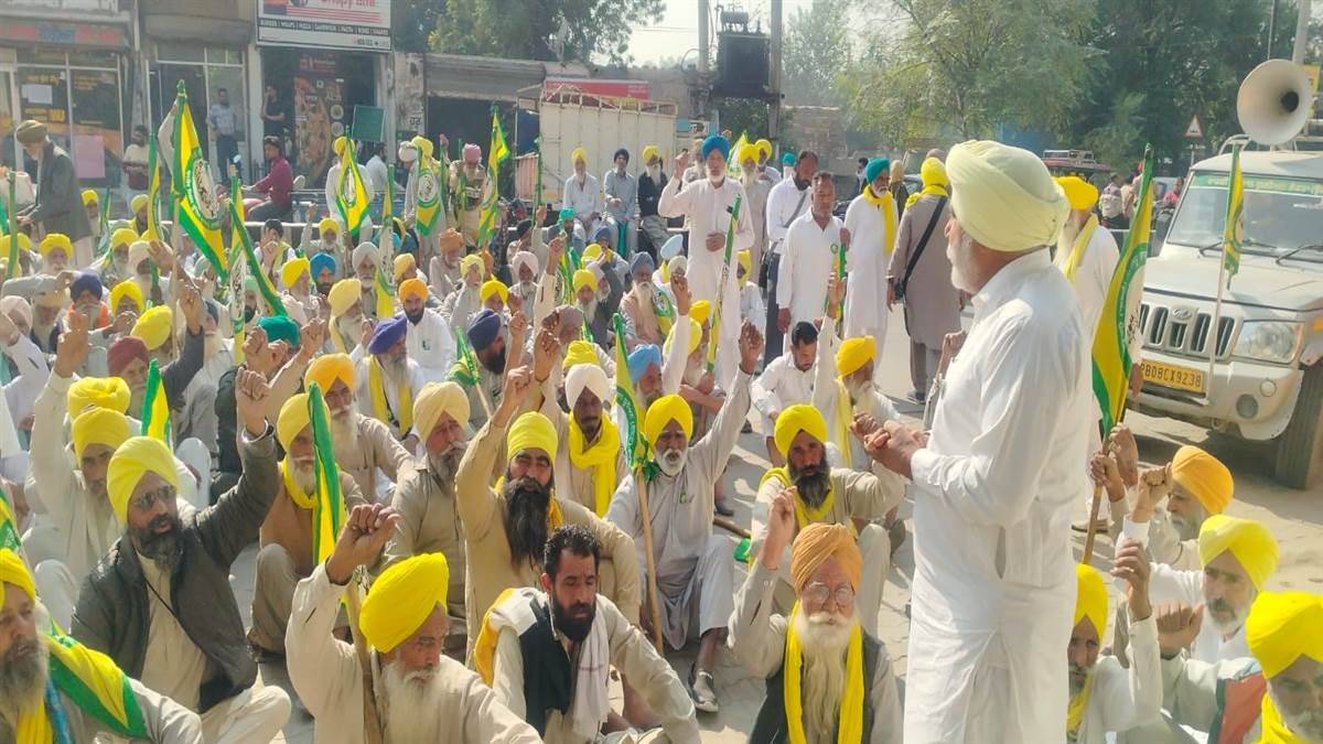 ਕਿਸਾਨਾਂ ਨੇ ਝੋਨੇ ਦੀ ਖ਼ਰੀਦ ਨੂੰ ਲੈ ਕੇ ਡੀਸੀ ਦੀ ਰਿਹਾਇਸ਼ ਦਾ ਕੀਤਾ ਘਿਰਾਓ