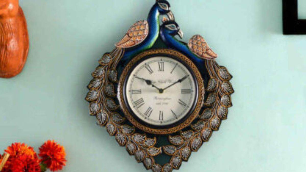 vastu tips for clock watch according to astrology right direction and